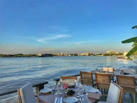 Vì sao nhà hàng bên bờ biển có view đẹp lại "hot" đến vậy?